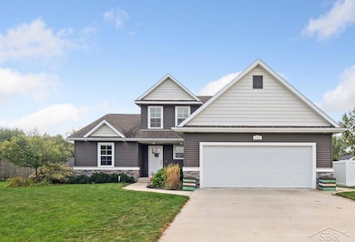 2011 Prairie Point Dr, Auburn, MI 48611 - photo 2