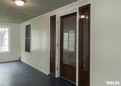 1122 W 17th St, Davenport, IA 52804 - photo 5