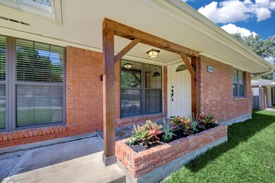 1050 W 30th St, Houston, TX 77018 - photo 5