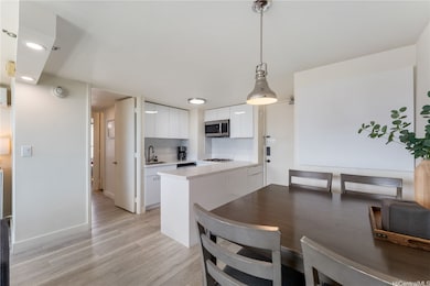 445 Seaside Ave unit 2620, Honolulu, HI 96815 - photo 6