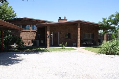 1021 S Trindle St, Hugoton, KS 67951 - photo 2