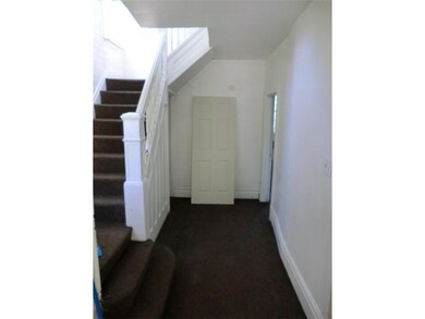 Entry/Foyer.