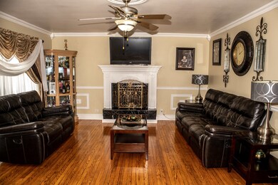 98 Wren Rd, Carpentersville, IL 60110 - photo 5