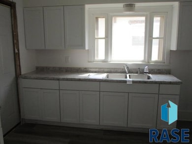 1907 W 6th St, Sioux City, IA 51103 - photo 2