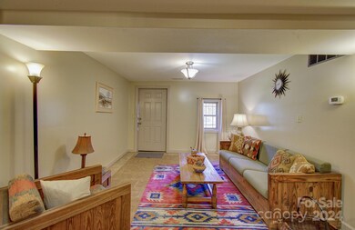 319 Linda Vista Dr, Hendersonville, NC 28792 - photo 5