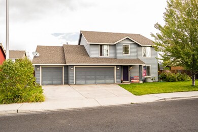 2011 NW Kingwood Ave, Redmond, OR 97756 - photo 2