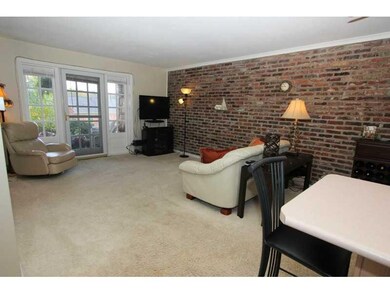 1070 Chatham Park Dr unit J, Pittsburgh, PA 15216 - photo 6