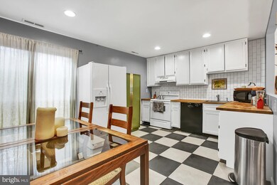 1507 Lowell Ct, Crofton, MD 21114 - photo 7