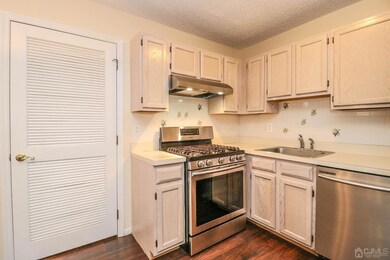 23 Guisborough Way, Edison, NJ 08820 - photo 4