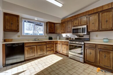 New gas stove & microwave
