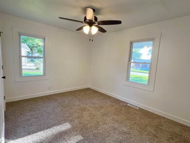 709 E 25th St S, Newton, IA 50208 - photo 3