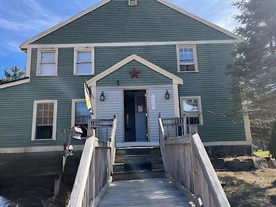 290 Mammoth Rd, Pelham, NH 03076 - photo 2