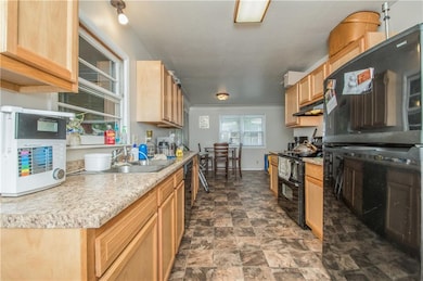 3417 56th St, Des Moines, IA 50310 - photo 5