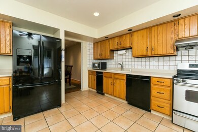 2155 Chapel Valley Ln, Lutherville Timonium, MD 21093 - photo 6