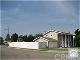 Well located on corner lot & cul de sac street.