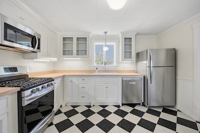 15 Crescent St, Millers Falls, MA 01349 - photo 3