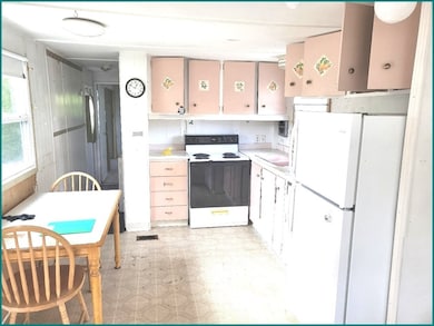 52 Sycamore Dr, Halifax, MA 02338 - photo 2