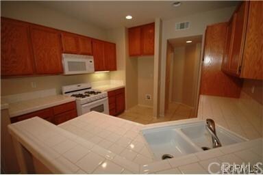 33586 Emerson Way unit B, Temecula, CA 92592 - photo 2