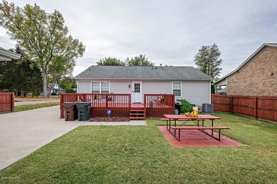 8017 Red Bud Hill Dr, Louisville, KY 40228 - photo 4