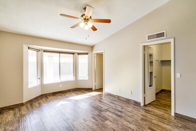 3507 E Wickieup Ln-0028