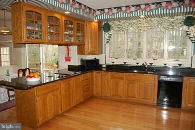 8117 Glenhurst Dr, Fairfax Station, VA 22039 - photo 7