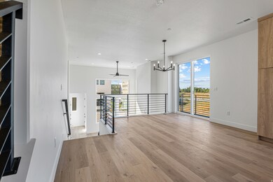1493 W Burke Ln unit 101, Farmington, UT 84025 - photo 7