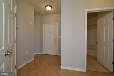 42496 Mayflower Terrace unit 202, Ashburn, VA 20148 - photo 4