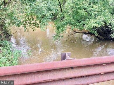 9523 Cliff Mills Rd, Marshall, VA 20115 - photo 3