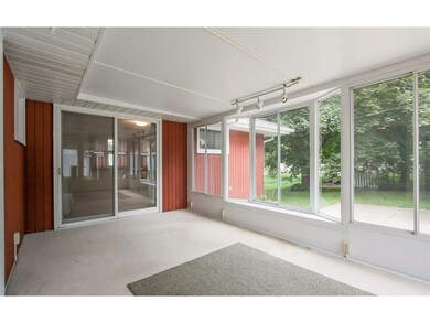 SPACIOUS 3 SEASON ROOM