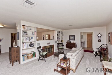 Built-In Shelving/