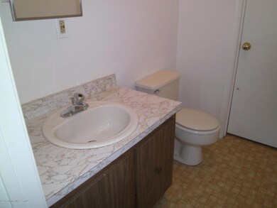 7-3 Seattle Ct, Freehold, NJ 07728 - photo 5