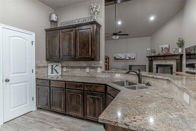 3211 Arrow Creek Dr, Granbury, TX 76049 - photo 7