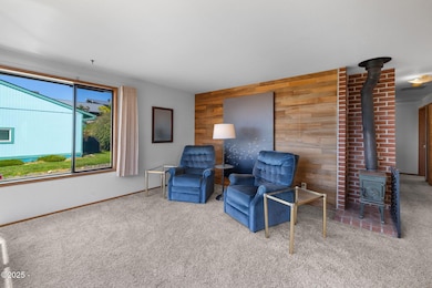 67-web-or-mls-35565 Lower Loop Interior-