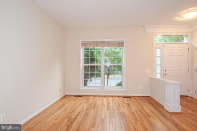 5448 Summer Leaf Ln, Alexandria, VA 22312 - photo 4