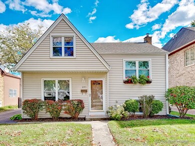 895 S Hillside Ave, Elmhurst, IL 60126 - photo 2