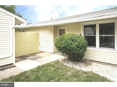 122 Chatham Dr unit C, Monroe Township, NJ 08831 - photo 3