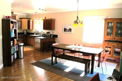 Dining & Kitchen Area