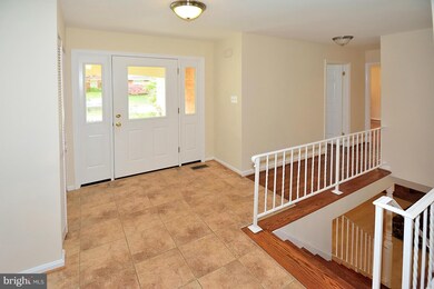 9522 Stevebrook Rd, Fairfax, VA 22032 - photo 2