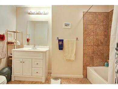 Bath. Apt A