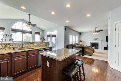 16185 Eagle Beak Cir, Woodbridge, VA 22191 - photo 5