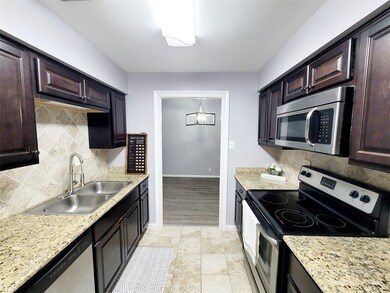 Full Kitchen in pristine condition (all appliances