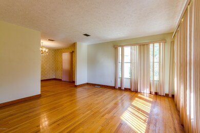 4640 Burgundy Rd N, Jacksonville, FL 32210 - photo 7