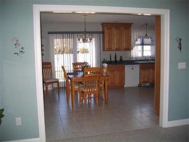 28 Willow St, Chicopee, MA 01020 - photo 5