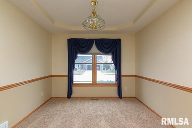 2246 W 43rd St, Davenport, IA 52806 - photo 3