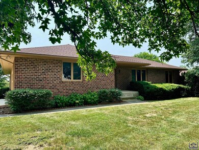 3301 SW Dukeries Rd, Topeka, KS 66614 - photo 2