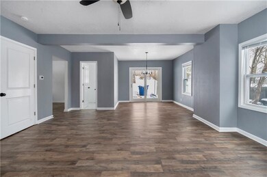 1263 E 34th St, Des Moines, IA 50317 - photo 4