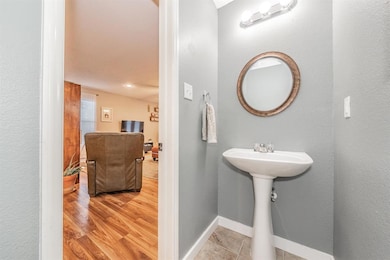 1/2 Bathroom