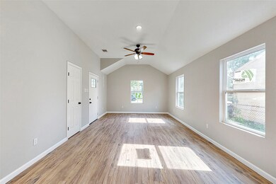 5724 Rietta St, Houston, TX 77016 - photo 4