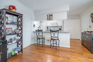 143 Pembroke Cir unit 6D, Lake Bluff, IL 60044 - photo 2