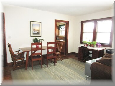 Dinning Area to Kitchen